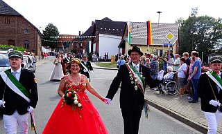 König Helmut Weinreich und seine Elisabeth regieren die St.-Josef-Schützengilde Beller. - Moritz Räker König Helmut Weinreich und seine Elisabeth regieren die St.-Josef-Schützengilde Beller. - Moritz Räker