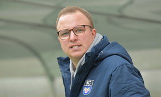 Tobias Brockschnieder hat nach der Entlassung von Thomas Stratos mit Oliver Zech und Mariusz Rogowski das Training beim SC Wiedenbrück geleitet. - sport/presse/foto Dünhölter Tobias Brockschnieder hat nach der Entlassung von Thomas Stratos mit Oliver Zech und Mariusz Rogowski das Training beim SC Wiedenbrück geleitet. - sport/presse/foto Dünhölter