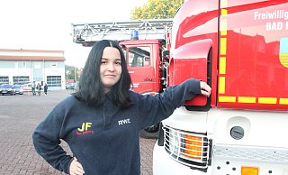 Ein Mädchen unter 29 Jungs: Fiona Faigle (13) ist derzeit das einzige Mädchen in der Bad Driburger Jugendfeuerwehr. - Burkhard Battran Ein Mädchen unter 29 Jungs: Fiona Faigle (13) ist derzeit das einzige Mädchen in der Bad Driburger Jugendfeuerwehr. - Burkhard Battran