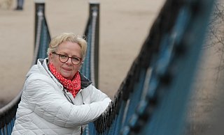 Angela Lück balanciert über die Seilbrücke auf der Aqua Magica. Die Landtagsabgeordnete aus Löhne tritt nicht noch einmal an. - Ulf Hanke Angela Lück balanciert über die Seilbrücke auf der Aqua Magica. Die Landtagsabgeordnete aus Löhne tritt nicht noch einmal an. - Ulf Hanke
