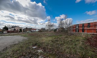 Auf diese freie Fläche kommt das neue Einkaufszentrum. - Andreas Zobe Auf diese freie Fläche kommt das neue Einkaufszentrum. - Andreas Zobe