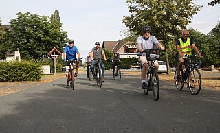 Mit dem Drahtesel unterwegs: Die Organisatoren von der Stadtverwaltung und dem ADFC sind sehr zufrieden mit der ersten Tour. - Anthea Moschner Mit dem Drahtesel unterwegs: Die Organisatoren von der Stadtverwaltung und dem ADFC sind sehr zufrieden mit der ersten Tour. - Anthea Moschner