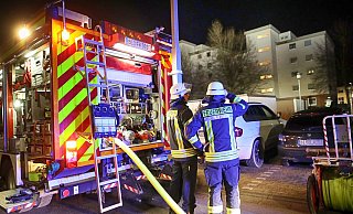 Zahlreiche Feuerwehrfahrzeuge eilten zum Delgenkamp, um die Menschen aus den betroffenen Wohnungen zu holen. - Sarah Jonek Zahlreiche Feuerwehrfahrzeuge eilten zum Delgenkamp, um die Menschen aus den betroffenen Wohnungen zu holen. - Sarah Jonek