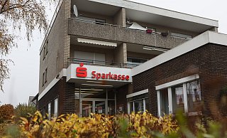 Auch in der Filiale Wulferdingsen wird die Sparkasse künftig nicht mehr mit Mitatbeitern, sondern nur noch mit Automaten vertreten sein. - Jörg Stuke Auch in der Filiale Wulferdingsen wird die Sparkasse künftig nicht mehr mit Mitatbeitern, sondern nur noch mit Automaten vertreten sein. - Jörg Stuke