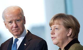 Bundeskanzlerin Angela Merkel empfängt 2013 im Kanzleramt in Berlin den damaligen US-Vizepräsidenten Joe Biden. - Foto: Maurizio Gambarini/dpa Bundeskanzlerin Angela Merkel empfängt 2013 im Kanzleramt in Berlin den damaligen US-Vizepräsidenten Joe Biden. - Foto: Maurizio Gambarini/dpa