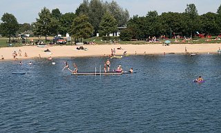 Der breite See in Godelheim lockt Menschen aus dem Kreis Höxter an. - NW-Archiv Der breite See in Godelheim lockt Menschen aus dem Kreis Höxter an. - NW-Archiv