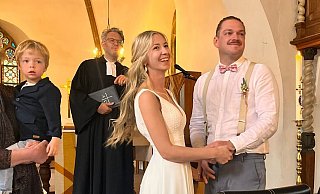 Shari Reckersdrees ist schon seit fünf Jahren standesamtlich mit Mann Jannis verheiratet. Jetzt hat das Paar im Kreis Gütersloh spontan den kirchlichen Segen erhalten. - Privat Shari Reckersdrees ist schon seit fünf Jahren standesamtlich mit Mann Jannis verheiratet. Jetzt hat das Paar im Kreis Gütersloh spontan den kirchlichen Segen erhalten. - Privat