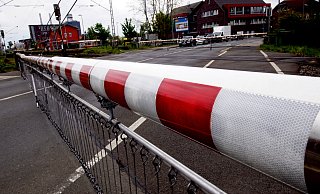 Unterführung statt Bahnschranken: "Eine Bahnunterführung wäre mega", schreibt ein Ortscheck-Teilnehmer. Damit ist er oder sie (die Antworten sind völlig anonym) nicht alleine. - Niklas Krämer (Archivbild) Unterführung statt Bahnschranken: "Eine Bahnunterführung wäre mega", schreibt ein Ortscheck-Teilnehmer. Damit ist er oder sie (die Antworten sind völlig anonym) nicht alleine. - Niklas Krämer (Archivbild)