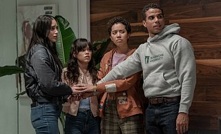 Melissa Barrera (v.l.n.r.) als Sam Carpenter, Jenna Ortega als Tara Carpenter, Jasmin Savoy Brown als Mindy Meeks-Martin und Mason Gooding als Chad Meeks-Martin in einer Szene des Films «Scream VI». - Philippe Bossé/Paramount/dpa Melissa Barrera (v.l.n.r.) als Sam Carpenter, Jenna Ortega als Tara Carpenter, Jasmin Savoy Brown als Mindy Meeks-Martin und Mason Gooding als Chad Meeks-Martin in einer Szene des Films «Scream VI». - Philippe Bossé/Paramount/dpa