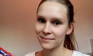 Bei Schoko-Lollies strahlt sie: Annika Pult, Linksaußen bei den Braker Handballerinnen. - Nelis Heidemann Bei Schoko-Lollies strahlt sie: Annika Pult, Linksaußen bei den Braker Handballerinnen. - Nelis Heidemann