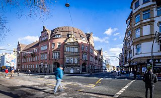 Ort des Geschehens: An dieser Ecke (r.) kam es an der Ampel zu dem dramatischen Vorfall. - Sarah Jonek Ort des Geschehens: An dieser Ecke (r.) kam es an der Ampel zu dem dramatischen Vorfall. - Sarah Jonek