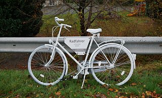 An dieser Stelle kam am 7. September 2020 ein Radfahrer ums Leben. - ADFC An dieser Stelle kam am 7. September 2020 ein Radfahrer ums Leben. - ADFC