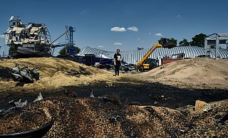 Ein landwirtschaftliches Lagergebäude in Odessa liegt in Trümmern. - Libkos/AP/dpa Ein landwirtschaftliches Lagergebäude in Odessa liegt in Trümmern. - Libkos/AP/dpa