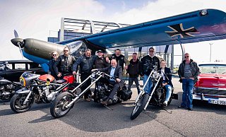 Roland Hüser, Geschäftsführer des Flughafens Paderborn/Lippstadt, hat es sich schon auf einem Chopper gemütlich gemacht und freut sich zusammen mit dem Chopper Club Germany auf die Veranstaltung. - Flughafen Paderborn/Lippstadt Roland Hüser, Geschäftsführer des Flughafens Paderborn/Lippstadt, hat es sich schon auf einem Chopper gemütlich gemacht und freut sich zusammen mit dem Chopper Club Germany auf die Veranstaltung. - Flughafen Paderborn/Lippstadt