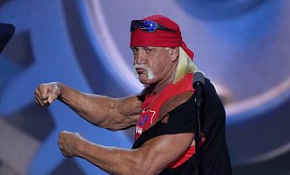 Auf der Bühne beim Parteitag der Republikaner ist Hulk Hogan ein bejubelter Stargast. - J. Scott Applewhite/AP/dpa Auf der Bühne beim Parteitag der Republikaner ist Hulk Hogan ein bejubelter Stargast. - J. Scott Applewhite/AP/dpa