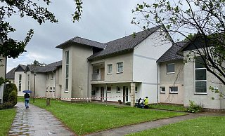 In diesem Mehrfamilienhaus an der Straße "Im Kamp" im Bad Essener Ortsteil Wittlage kam es am Freitagabend zu dem versuchten Tötungsdelikt. - Sandra Spieker In diesem Mehrfamilienhaus an der Straße "Im Kamp" im Bad Essener Ortsteil Wittlage kam es am Freitagabend zu dem versuchten Tötungsdelikt. - Sandra Spieker