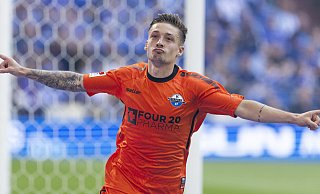 Marvin Mehlem jubelt nach einem Tor auf Schalke für den SC Paderborn. Der Mittelfeldspieler ist ein wichtiger Akteur im Kampf um den Aufstieg in die Bundesliga. - picture alliance / BEAUTIFUL SPORTS Marvin Mehlem jubelt nach einem Tor auf Schalke für den SC Paderborn. Der Mittelfeldspieler ist ein wichtiger Akteur im Kampf um den Aufstieg in die Bundesliga. - picture alliance / BEAUTIFUL SPORTS