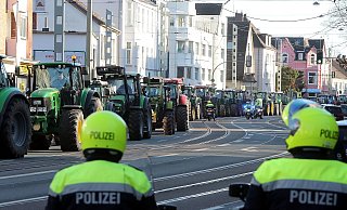 In Bielefeld sorgen wieder protestierende Bauern für Verkehrsprobleme. - Wolfgang Rudolf In Bielefeld sorgen wieder protestierende Bauern für Verkehrsprobleme. - Wolfgang Rudolf