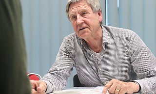 Lothar Ibrügger lehnt den Neubau einer Schienenstrecke für Sprinter-Züge durch Ostwestfalen-Lippe ab. Das Foto ist bei einem Redaktionsbesuch vor der Coronakrise im April 2019 entstanden. - Ulf Hanke Lothar Ibrügger lehnt den Neubau einer Schienenstrecke für Sprinter-Züge durch Ostwestfalen-Lippe ab. Das Foto ist bei einem Redaktionsbesuch vor der Coronakrise im April 2019 entstanden. - Ulf Hanke