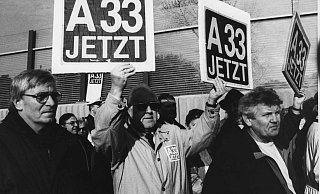 Bei der Freigabe des A33-Abschnitts zwischen SHS und A2 demonstrierten 1993 Menschen für den umstrittenen Weiterbau. Foto: NW - NW Bei der Freigabe des A33-Abschnitts zwischen SHS und A2 demonstrierten 1993 Menschen für den umstrittenen Weiterbau. Foto: NW - NW