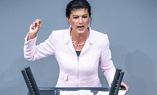 Sahra Wagenknecht (Die Linke) spricht im Bundestag. - Michael Kappeler/dpa Sahra Wagenknecht (Die Linke) spricht im Bundestag. - Michael Kappeler/dpa