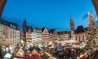 Kakao mit "Schuss" ist auf vielen Weihnachtsmärkten beliebt, so auch in Frankfurt am Main. - Boris Roessler/dpa Kakao mit "Schuss" ist auf vielen Weihnachtsmärkten beliebt, so auch in Frankfurt am Main. - Boris Roessler/dpa