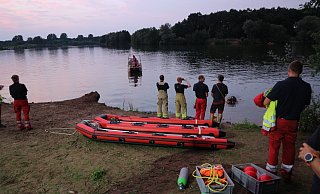Feuerwehr und DLRG suchten mit großem Aufgebot nach der vermissten Frau. - Feuerwehr Paderborn Feuerwehr und DLRG suchten mit großem Aufgebot nach der vermissten Frau. - Feuerwehr Paderborn