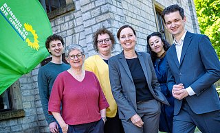 Die Bielefelder Grünen präsentieren ihr Team für die Kommunalwahl: Romy Mamerow und Dominic Hallau führen die Liste an. - Barbara Franke Die Bielefelder Grünen präsentieren ihr Team für die Kommunalwahl: Romy Mamerow und Dominic Hallau führen die Liste an. - Barbara Franke