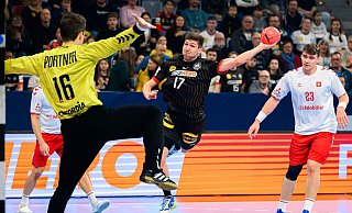 War bester deutscher Werfer beim Sieg der deutschen Handballer gegen die Schweiz: Lukas Zerbe - Marco Wolf/dpa War bester deutscher Werfer beim Sieg der deutschen Handballer gegen die Schweiz: Lukas Zerbe - Marco Wolf/dpa