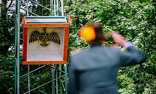 Auf ihn richten sich am Schützenfest-Montag alle Blicke: Der hölzerne Adler thront bis zum Königsschießen über dem Paderborner Schützenplatz. - Besim Mazhiqi Auf ihn richten sich am Schützenfest-Montag alle Blicke: Der hölzerne Adler thront bis zum Königsschießen über dem Paderborner Schützenplatz. - Besim Mazhiqi