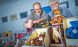 Auktionator Christian Presch brachte die Sammlerstücke von Petra Kleinlanghorst unter den Hammer. - Sarah Jonek Auktionator Christian Presch brachte die Sammlerstücke von Petra Kleinlanghorst unter den Hammer. - Sarah Jonek