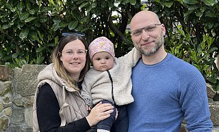 Jana und Michael Schaldach aus dem Kreis Gütersloh sind stolze Eltern der kleinen Ylvie. Der Kinderwunsch des Versmolder Paares wurde durch künstliche Befruchtung erfüllt. - Familie Schaldach Jana und Michael Schaldach aus dem Kreis Gütersloh sind stolze Eltern der kleinen Ylvie. Der Kinderwunsch des Versmolder Paares wurde durch künstliche Befruchtung erfüllt. - Familie Schaldach