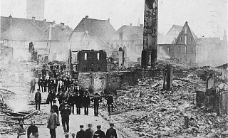 117 Gebäude fallen vor 150 Jahren bei der Brandkatastrophe im Ükern innerhalb weniger Stunden den rasenden Flammen zum Opfer. - Stadt- und Kreisarchiv Paderborn 117 Gebäude fallen vor 150 Jahren bei der Brandkatastrophe im Ükern innerhalb weniger Stunden den rasenden Flammen zum Opfer. - Stadt- und Kreisarchiv Paderborn