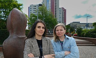 Freysa (37), Radiologin aus Kiew, und Juliia (36), Krankeschwester aus Charkiw, lernen fleißig Deutsch, damit sie möglichst bald wieder Menschen helfen können. - Andreas Zobe Freysa (37), Radiologin aus Kiew, und Juliia (36), Krankeschwester aus Charkiw, lernen fleißig Deutsch, damit sie möglichst bald wieder Menschen helfen können. - Andreas Zobe