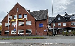 Der Betrieb des „Hotels zur Brücke" endet am Wochenende. Die Werkvertragsarbeiter bleiben allerdings dort wohnen. - Gabriele Grund Der Betrieb des „Hotels zur Brücke" endet am Wochenende. Die Werkvertragsarbeiter bleiben allerdings dort wohnen. - Gabriele Grund