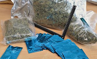Diese Beutel mit Marihuana-Blüten wurden bei einer Wohungsdurchsuchung sichergestellt. - Polizei Höxter Diese Beutel mit Marihuana-Blüten wurden bei einer Wohungsdurchsuchung sichergestellt. - Polizei Höxter