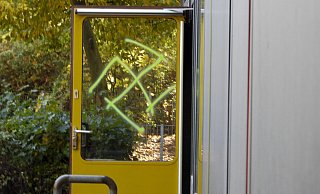 Das Verwenden verfassungsfeindlicher Symbole ist die am häufigsten begangene rechtsextreme Straftat in NRW. - IMAGO/BREUEL-BILD Das Verwenden verfassungsfeindlicher Symbole ist die am häufigsten begangene rechtsextreme Straftat in NRW. - IMAGO/BREUEL-BILD