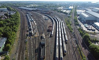 Züge stehen auf dem Abstellgleis im Heaton Depot: Die Bahnbeschäftigten der Gewerkschaft Rail, Maritime and Transport (RMT) drohen mit Streiks wollen über die Festtage. - Owen Humphreys/PA Wire/dpa Züge stehen auf dem Abstellgleis im Heaton Depot: Die Bahnbeschäftigten der Gewerkschaft Rail, Maritime and Transport (RMT) drohen mit Streiks wollen über die Festtage. - Owen Humphreys/PA Wire/dpa