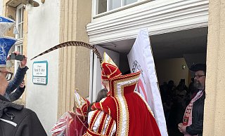 Im vergangenen Jahr gelang das Eindringen ins Peckelsheimer Rathaus. - Karnevalsverein Pickel-Jauh Im vergangenen Jahr gelang das Eindringen ins Peckelsheimer Rathaus. - Karnevalsverein Pickel-Jauh