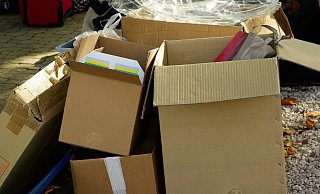 Zwei Paketzusteller haben in Minden offenbar zahlreiche Pakete aus ihren Zustellfahrzeugen aufgerissen und zum Teil entleert. - Pixabay Zwei Paketzusteller haben in Minden offenbar zahlreiche Pakete aus ihren Zustellfahrzeugen aufgerissen und zum Teil entleert. - Pixabay