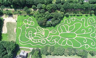 Verlaufen erwünscht: Das Hanf-Labyrinth in Sande aus der Luft. - Dominik Schäfer Verlaufen erwünscht: Das Hanf-Labyrinth in Sande aus der Luft. - Dominik Schäfer