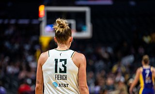 Leonie Fiebich ist in der WNBA zwar ein Rookie, spielt aber dank Erfahrung in Europa wie ein abgezockter Profi. - Maximilian Haupt/dpa Leonie Fiebich ist in der WNBA zwar ein Rookie, spielt aber dank Erfahrung in Europa wie ein abgezockter Profi. - Maximilian Haupt/dpa