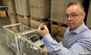 Der Kölner Jörg Schwarzkopf ist geschäftsführender Gesellschafter von Elco in Gütersloh. Am Tag nach der Tat zeigt er die Diebesbeute - fast 500 Kilo Kupferkabel. - Christian Bröder Der Kölner Jörg Schwarzkopf ist geschäftsführender Gesellschafter von Elco in Gütersloh. Am Tag nach der Tat zeigt er die Diebesbeute - fast 500 Kilo Kupferkabel. - Christian Bröder