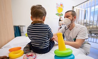 Im Kreis Herford war der ärztliche Bereitschaftsdienst bei den Kinderärzten dezentral organisiert. Diese Zeiten sind jetzt vorbei. - picture alliance/dpa Im Kreis Herford war der ärztliche Bereitschaftsdienst bei den Kinderärzten dezentral organisiert. Diese Zeiten sind jetzt vorbei. - picture alliance/dpa