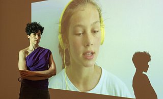 Alexandra Bachzetsis: Die Künstlerin untersucht in Videos und Installationen des Verhältnis von Körper und Objekten. Auch sie zeigt zur Eröffnung eine Performance. - Ralf Bittner Alexandra Bachzetsis: Die Künstlerin untersucht in Videos und Installationen des Verhältnis von Körper und Objekten. Auch sie zeigt zur Eröffnung eine Performance. - Ralf Bittner