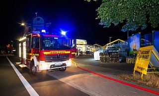 An einem Baumarkt an der Beckhausstraße war ein Feuer ausgebrochen. - MATHIESEN-TV An einem Baumarkt an der Beckhausstraße war ein Feuer ausgebrochen. - MATHIESEN-TV