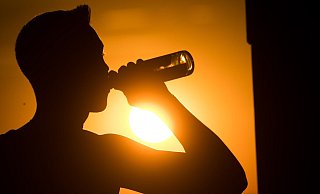2020 waren deutlich weniger Schulkinder wegen Alkoholmissbrauchs in ärztlicher Behandlung als im Jahr zuvor. - Foto: Julian Stratenschulte/dpa/Symbolbild 2020 waren deutlich weniger Schulkinder wegen Alkoholmissbrauchs in ärztlicher Behandlung als im Jahr zuvor. - Foto: Julian Stratenschulte/dpa/Symbolbild