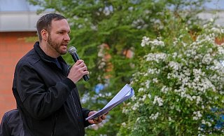 Neonazi Sascha Krolzig bei einer Demo vor der JVA Brackwede (Archivfoto). - Andreas Zobe Neonazi Sascha Krolzig bei einer Demo vor der JVA Brackwede (Archivfoto). - Andreas Zobe
