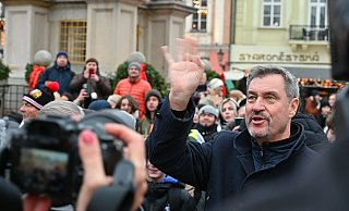 Der bayerische Ministerpräsident Markus Söder beim Weihnachtsmarktbesuch in Prag. - picture alliance/dpa Der bayerische Ministerpräsident Markus Söder beim Weihnachtsmarktbesuch in Prag. - picture alliance/dpa