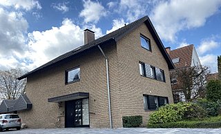 Das dreigeschossigen Wohnhaus an der Herzebrocker Straße wird zum Schauplatz der ganztägigen Verkaufsaktion und zum Drehort. Auch das ZDF hat sich angekündigt. - Christian Bröder Das dreigeschossigen Wohnhaus an der Herzebrocker Straße wird zum Schauplatz der ganztägigen Verkaufsaktion und zum Drehort. Auch das ZDF hat sich angekündigt. - Christian Bröder